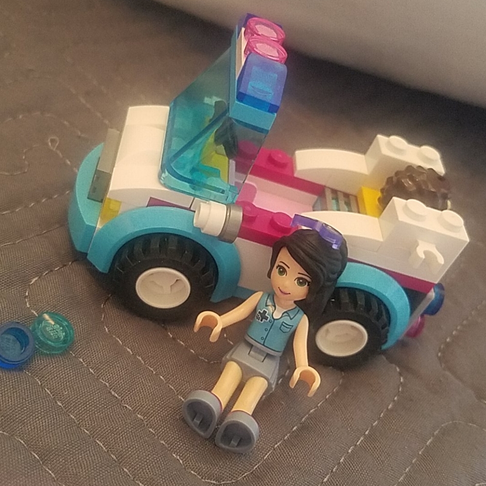 Lego friends vet ambulance